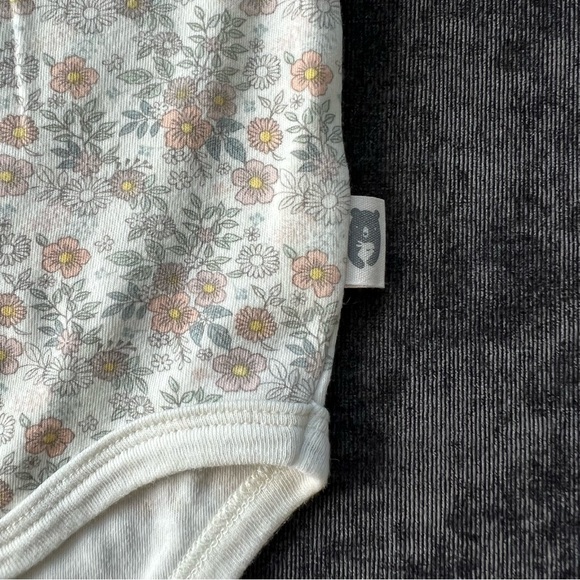 Rabbit + Bear Outfit Size 6-9 Months - Picture 4 of 11